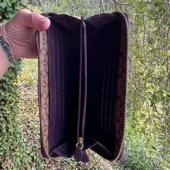 COACH Purple Leather Wallet with Gold Hardware AUTHENTIC - Picture 4 of 12